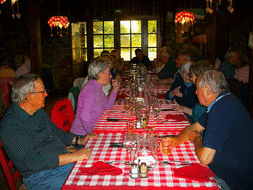 Voyage 2017 A table dans cette "vache" d'auberge.