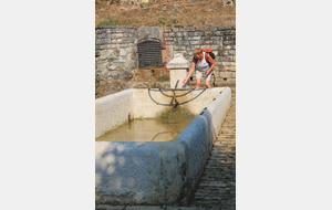 La fontaine des vipères à Ornan