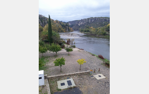 2018-11-09 L'Ardèche vue du pont de Balazuc.