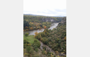 2018-11-09 Vue de la tour de la reine Jeanne sur l'Ardèche.