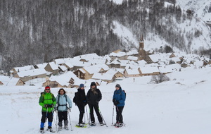 Le groupe descend sur Villar d'Arène pour le casse-croûte