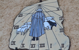 Joli cadran solaire sur une ancienne ferme