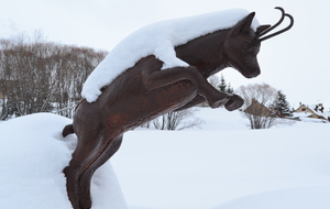 La chamois sculpté en bois à l'entrée de Villar d'Arène