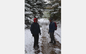 La neige n'arrête pas les randonneurs pour la reconnaissance du circuit