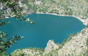 Le lac Lauvitel vu du sentier d'accès au refuge de la Muzelle.