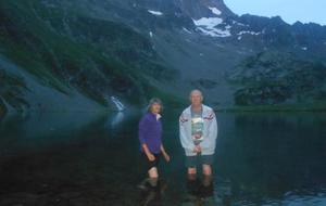 Les jambes à la fraiche dans le lac de la Muzelle