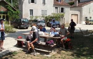 Pique-nique d'arrivée à Cabrerets.
