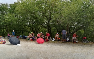 Pique nique sur le parking de la grotte vers le musée de Pech Merle