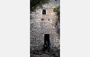 Oh, Oh !! Les visiteurs de la grotte de la Sainte Beaume. C'est la grotte de Saint Montanus un hermite qui a donné son nom à Saint Montan