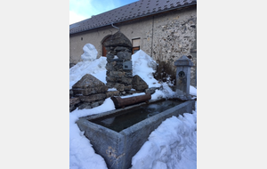 Fontaine ancienne dans le village de Villar d'Arènes
