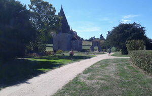 07-09-2020 Cour du château de Morlet.