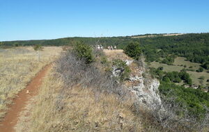 08-09-2020 Chemin en bord de falaise au dessus des chêtelots