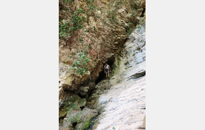 08-09-2020 Daniel dans la grotte de la Tournée.