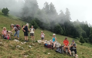 En attente de la levée du brouillard du sommet de Chamechaude