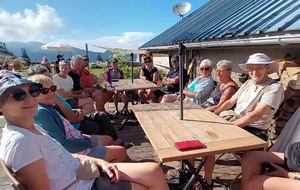 Rafraichissement à Charmant Som (sommet à 1867m)